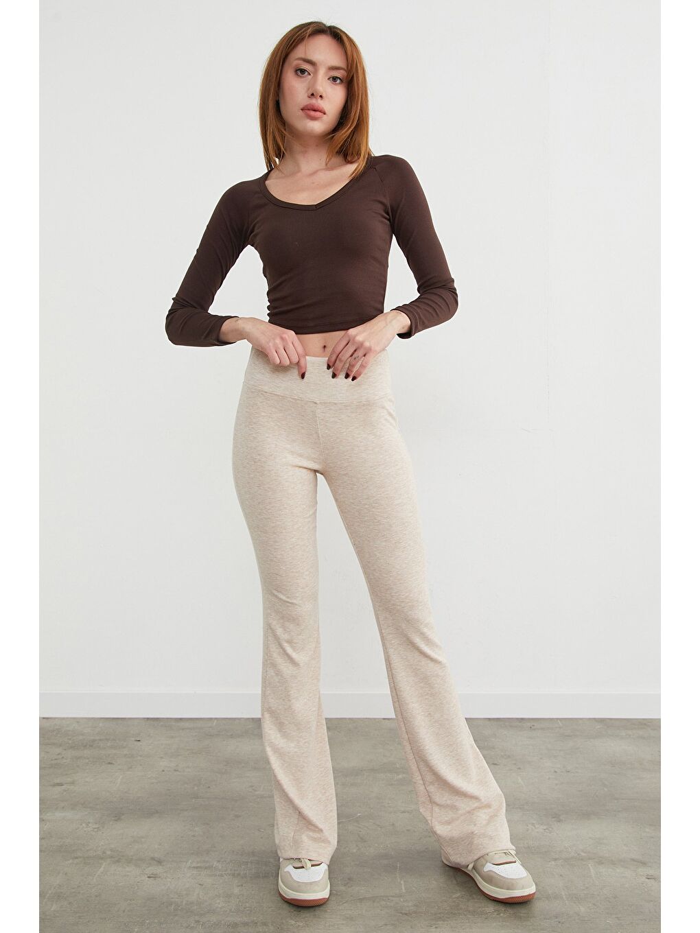 Bej Beli Lastikli Yüksek Bel Flare Pantolon