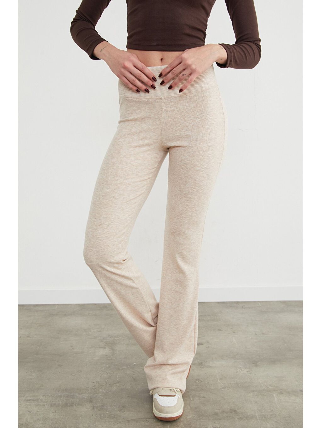 Bej Beli Lastikli Yüksek Bel Flare Pantolon-3