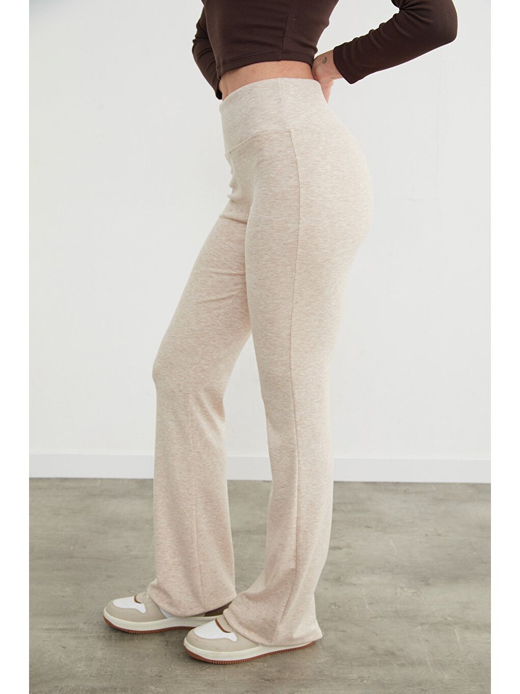 Bej Beli Lastikli Yüksek Bel Flare Pantolon-4