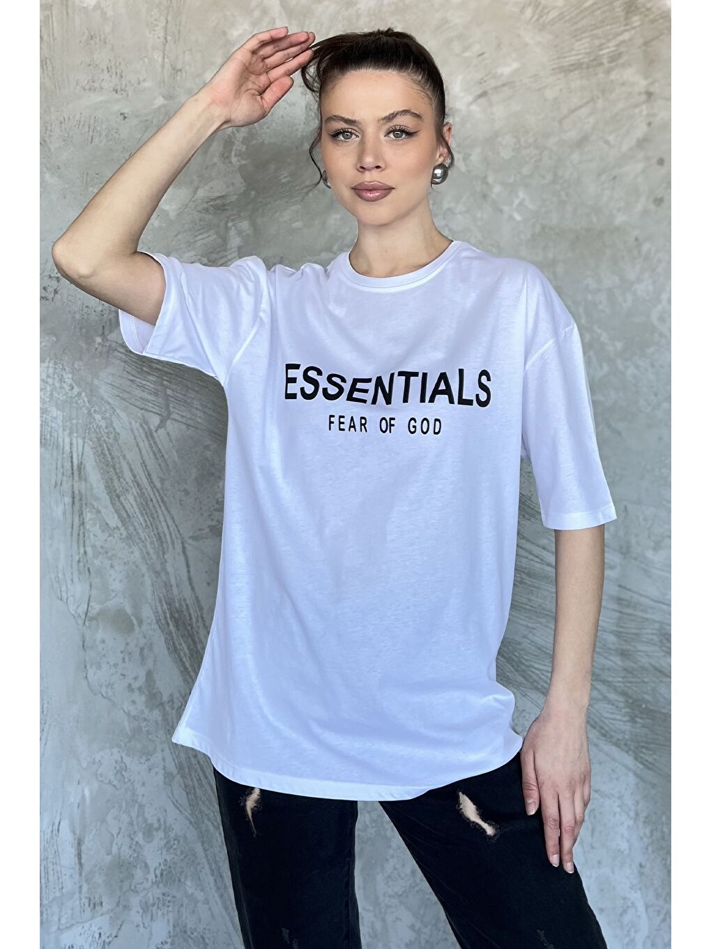 Beyaz Bisiklet Yaka Ön Baskılı Kadın Tişört-1