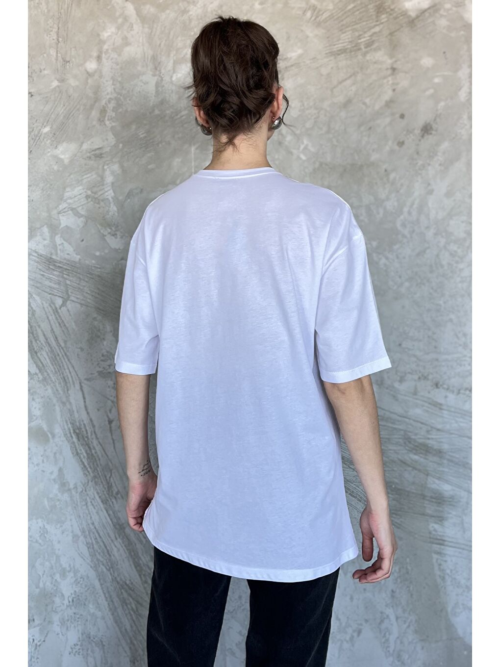 Beyaz Bisiklet Yaka Ön Baskılı Kadın Tişört-2