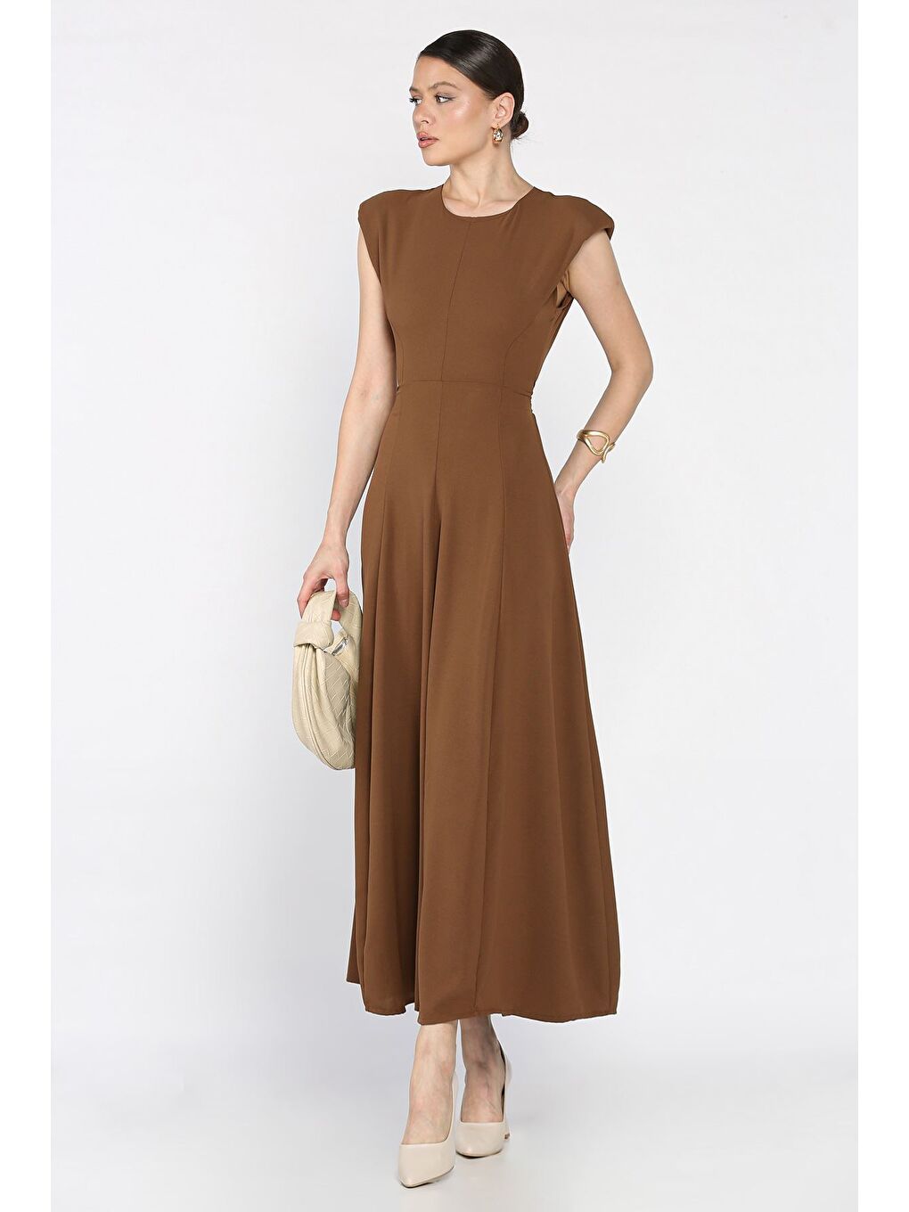 Kahverengi Kadın Omuz Vatkalı Bel Bağcıklı Sıfır Kol Elbise-1