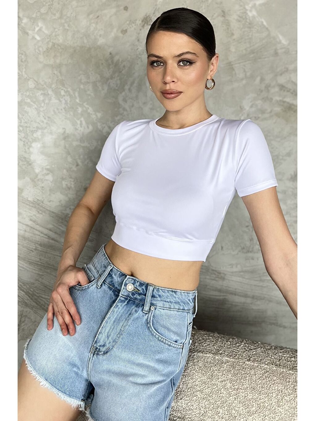 Beyaz Kadın Bisiklet Yaka Elastanlı Crop Top Bluz-1