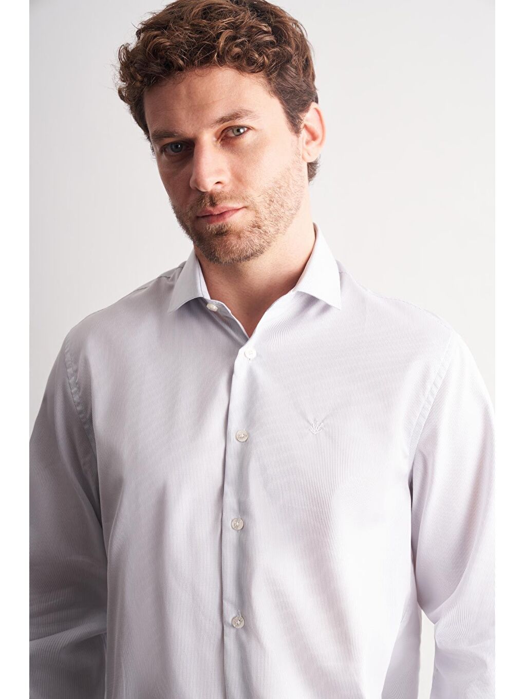 Beyaz - Gri Yarım İtalyan Yaka Çizgili Desen Uzun Kol Premium Slim Fit %100 Pamuk Gömlek 1004255191-3