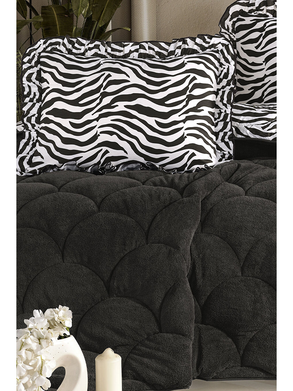 Antrasit Wellsoft Çift Kişilik Fırfırlı Yorgan Seti 195x215 cm Çift Taraflı Pelüş Yorgan + 2 Yastık Kılıfı-1