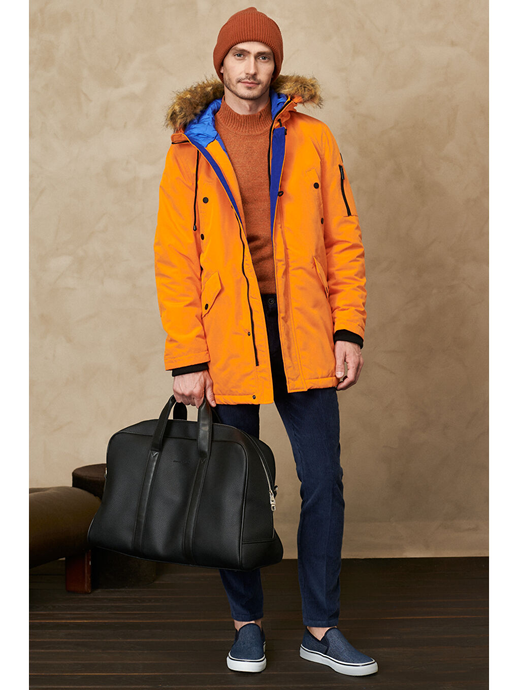 Erkek Turuncu Standart Fit Normal Kesim Kapüşonlu Kürklü Kapüşon Detaylı Kaban-3