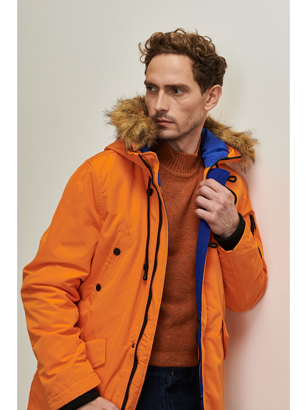 Erkek Turuncu Standart Fit Normal Kesim Kapüşonlu Kürklü Kapüşon Detaylı Kaban-4