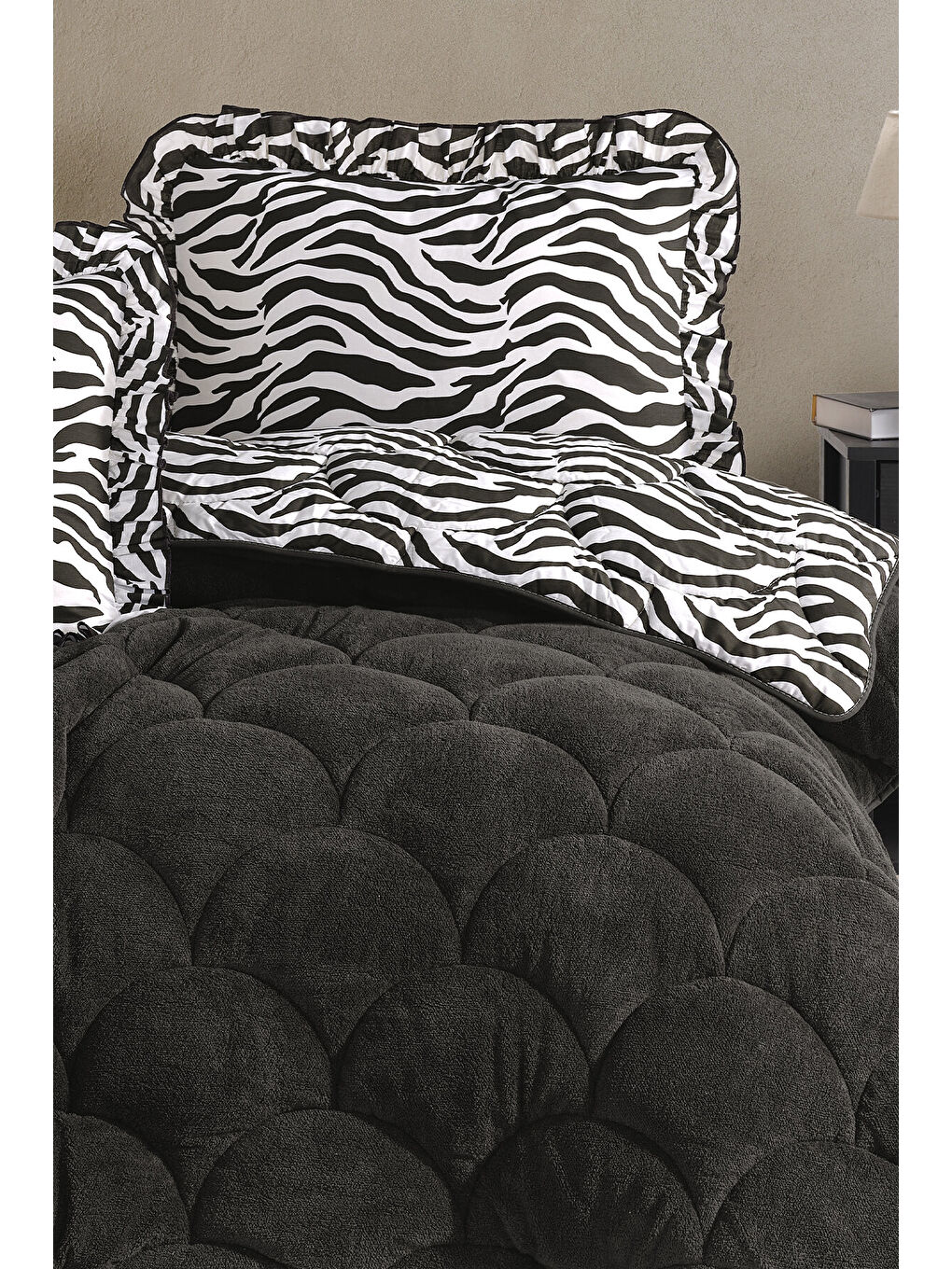 Antrasit Wellsoft Çift Kişilik Fırfırlı Yorgan Seti 195x215 cm Çift Taraflı Pelüş Yorgan + 2 Yastık Kılıfı-2