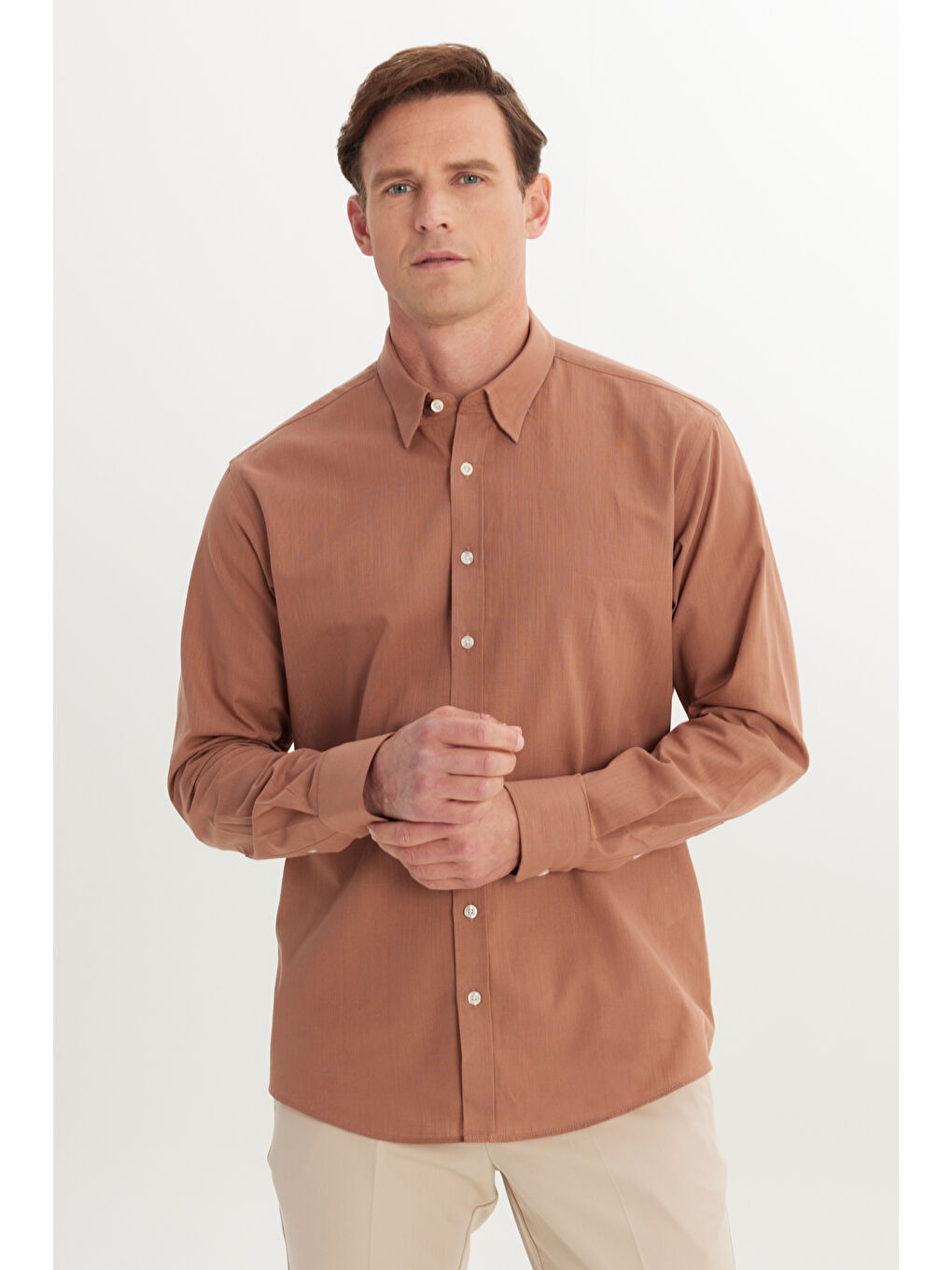 Erkek Kahverengi Comfort Fit Rahat Kesim Gizli Düğme Yaka %100 Pamuk Flamlı Gömlek-2