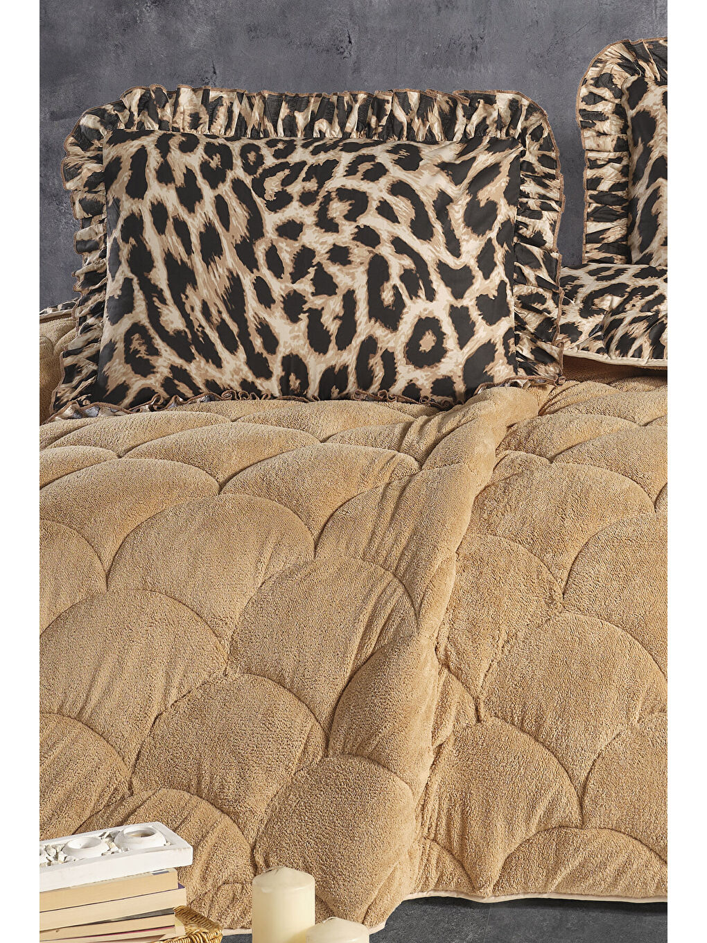 Kahverengi Wellsoft Tek Kişilik Fırfırlı Yorgan Seti 155x215 cm Çift Taraflı Pelüş Yorgan + 1 Yastık Kılıfı-1