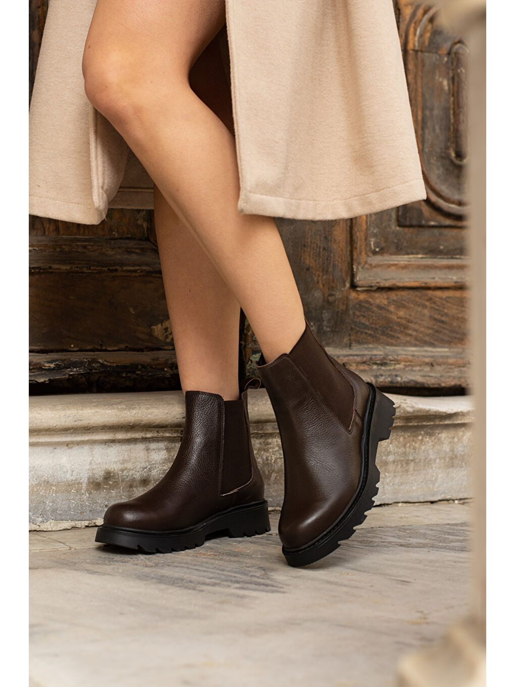 Kahverengi %100 Hakiki Deri Sıcak Astar Lastikli Kadın Bot 017-1305-24-1