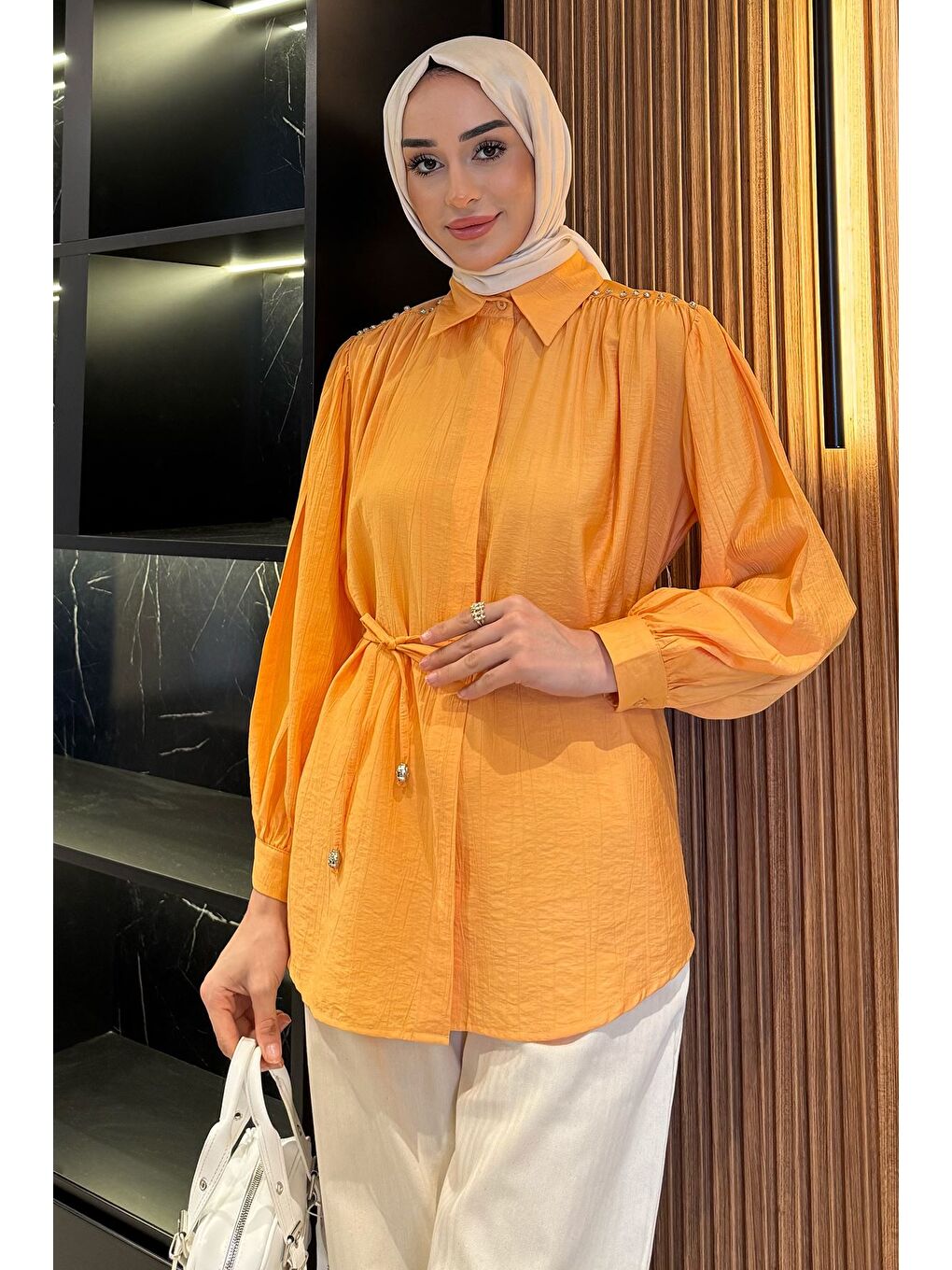 Kahverengi Omuz Büzgülü Ve Taşlı Tesettür Gömlek-1