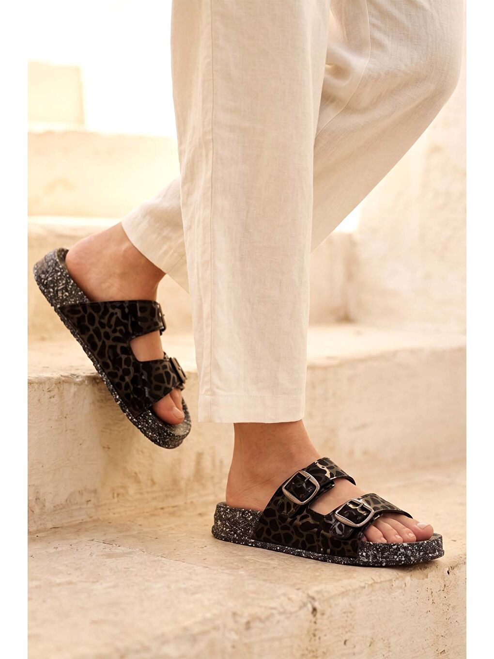 Kadın Mantar Taban Leopar Desen Süet Terlik 1001-Z012 Siyah-2