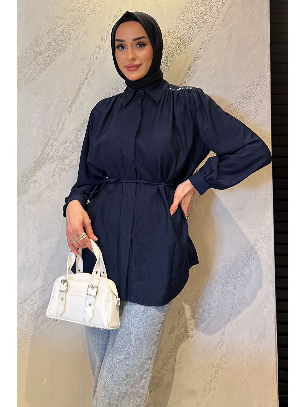 Lacivert Omuz Büzgülü Ve Taşlı Tesettür Gömlek-1