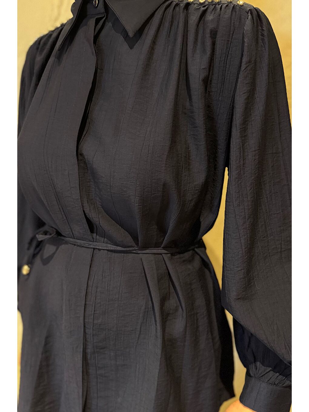 Lacivert Omuz Büzgülü Ve Taşlı Tesettür Gömlek-2