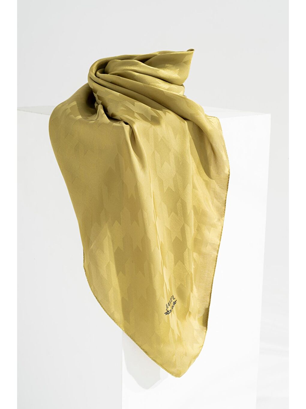 Yeşil Kadın Tesettür Jakarlı Kazayağı Eşarp 1