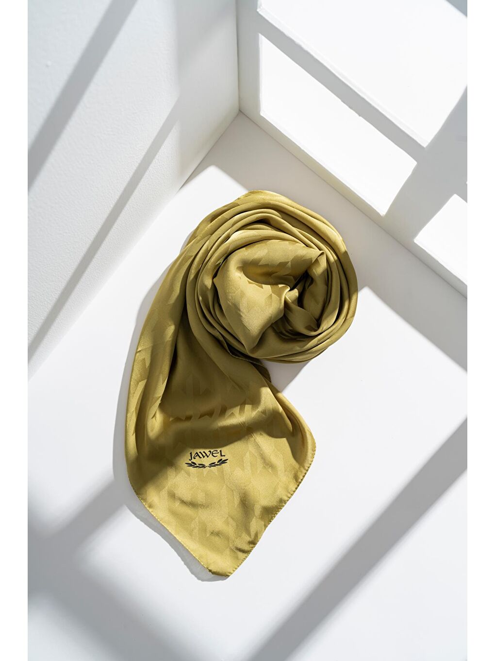 Yeşil Kadın Tesettür Jakarlı Kazayağı Eşarp 1-2