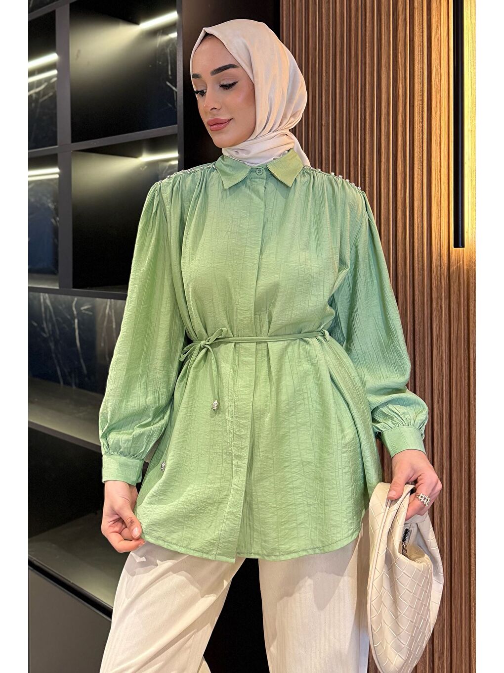 Yeşil Omuz Büzgülü Ve Taşlı Tesettür Gömlek-1