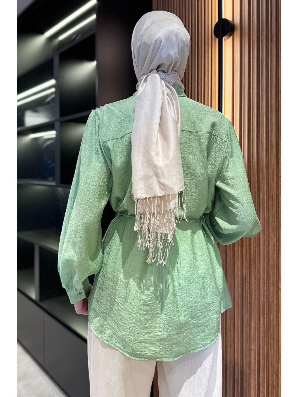 Yeşil Omuz Büzgülü Ve Taşlı Tesettür Gömlek-3