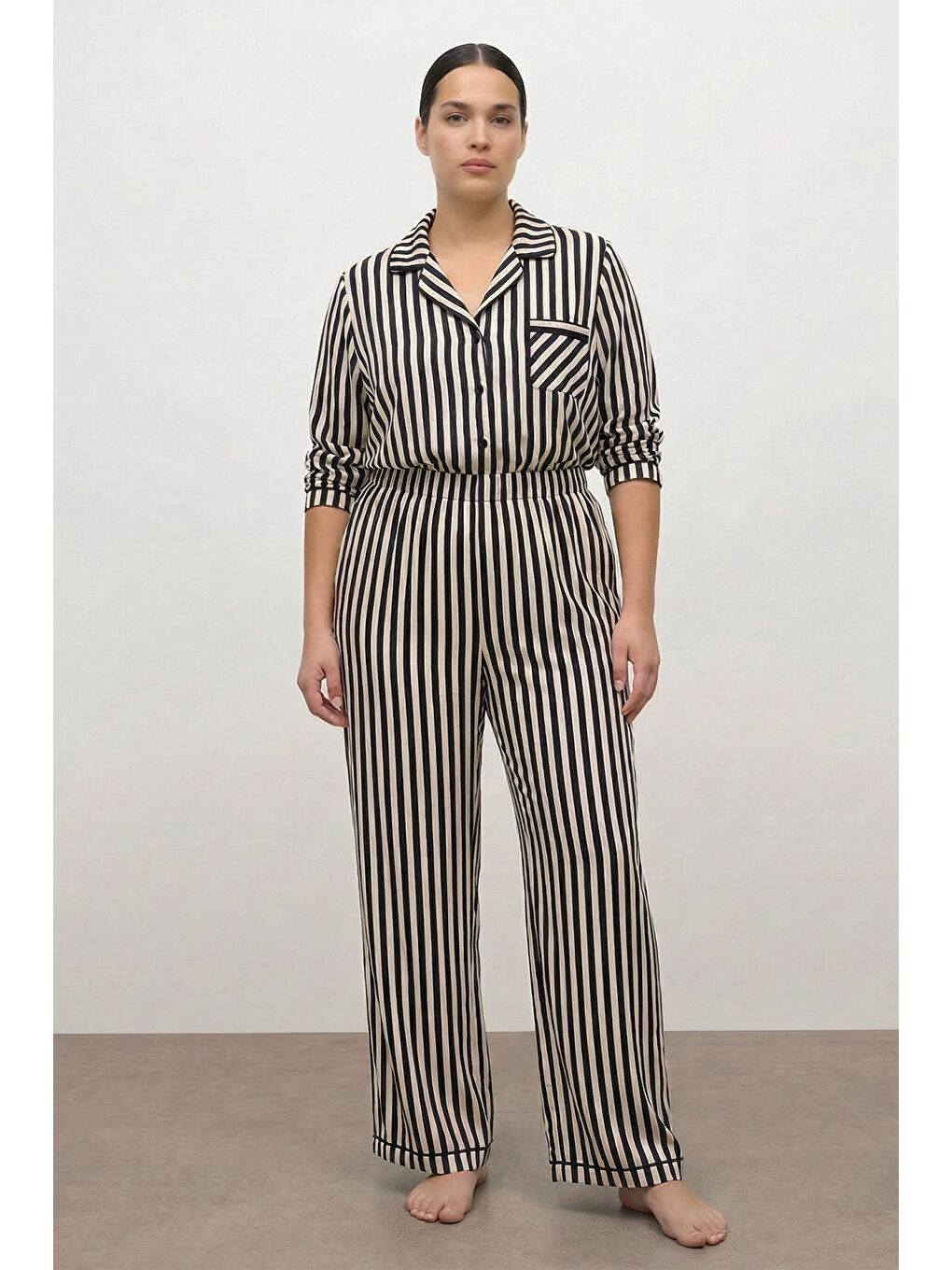 Siyah Kontrast Biyeli Çizgili Pijama Takımı-1