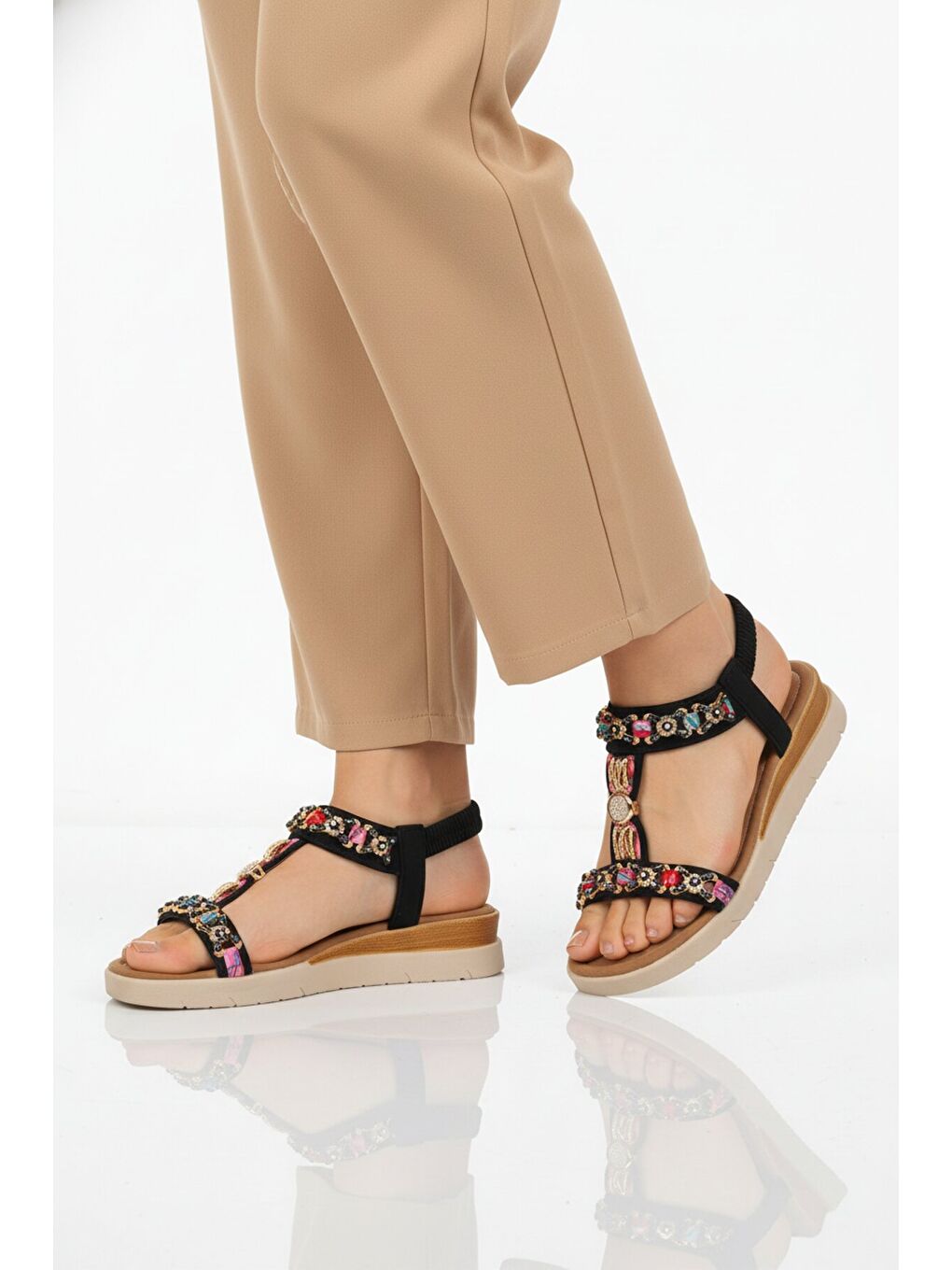 Siyah İşlemeli Hafif Kadın Sandalet 358170 Z