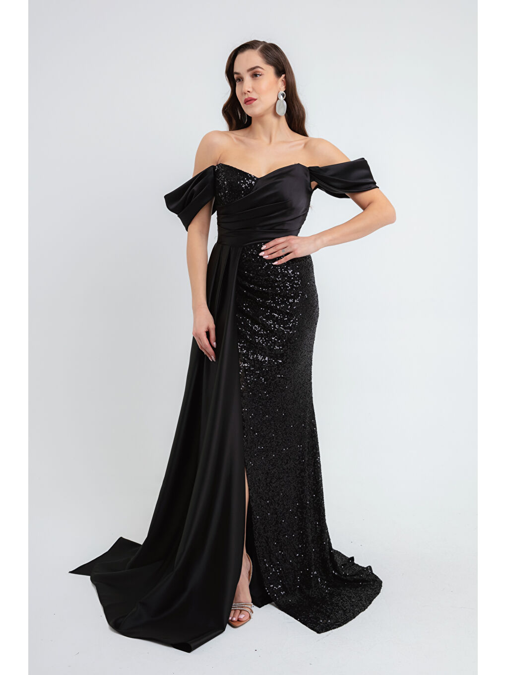 Kadın Siyah Payetli Kuyruklu Uzun Abiye Elbise-1