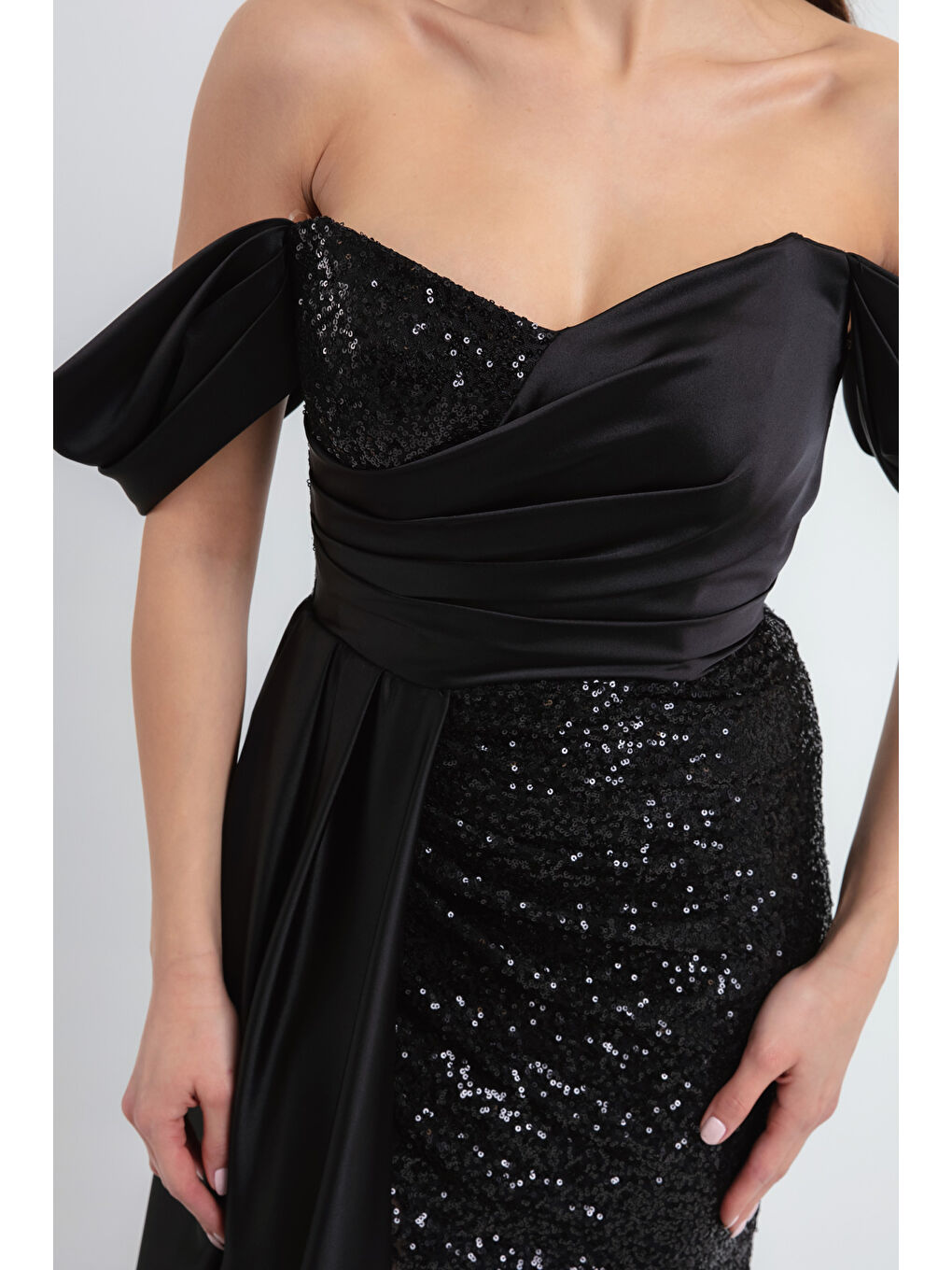 Kadın Siyah Payetli Kuyruklu Uzun Abiye Elbise-3