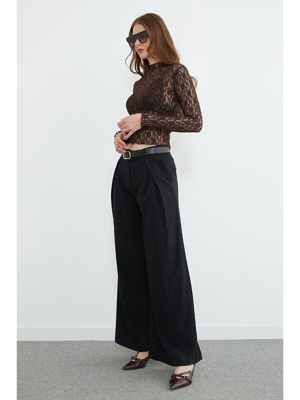 Siyah Beli Kemerli Pileli Yüksek Bel Pantolon-1