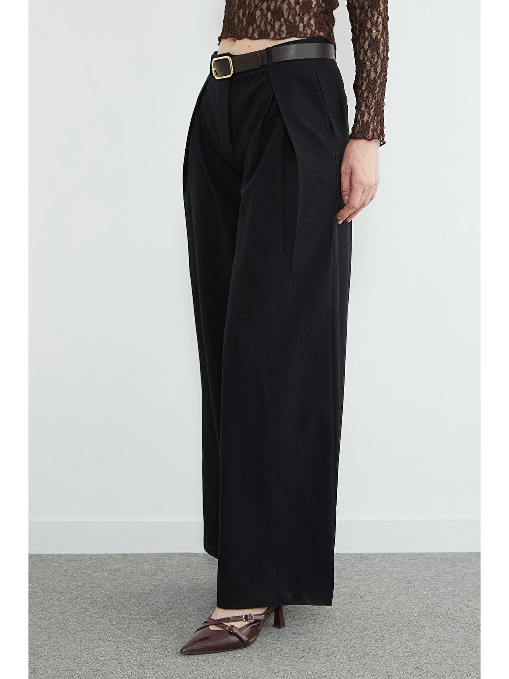 Siyah Beli Kemerli Pileli Yüksek Bel Pantolon-4