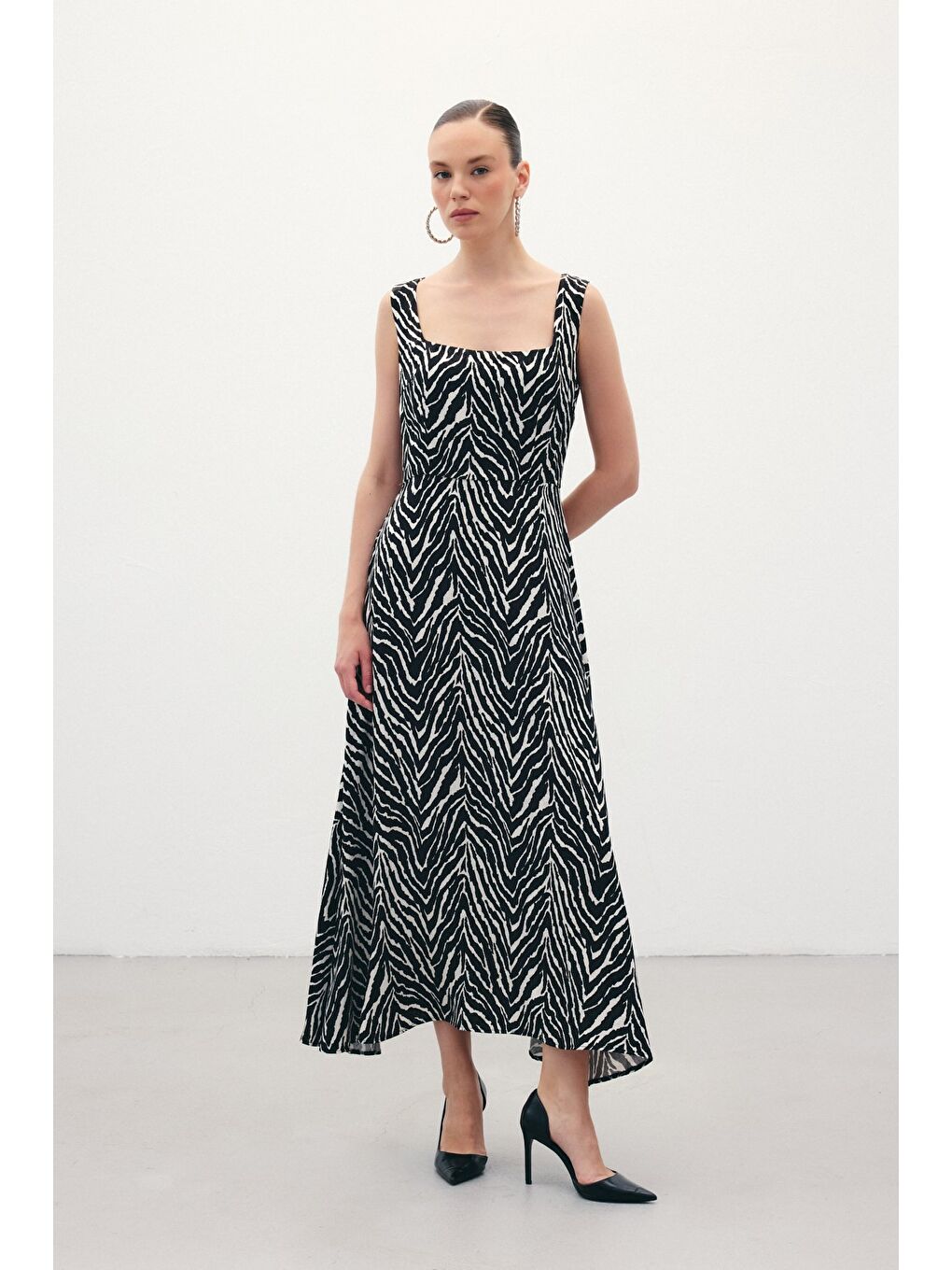 Kare Yaka Zebra Desenli Elbise - Siyah-2