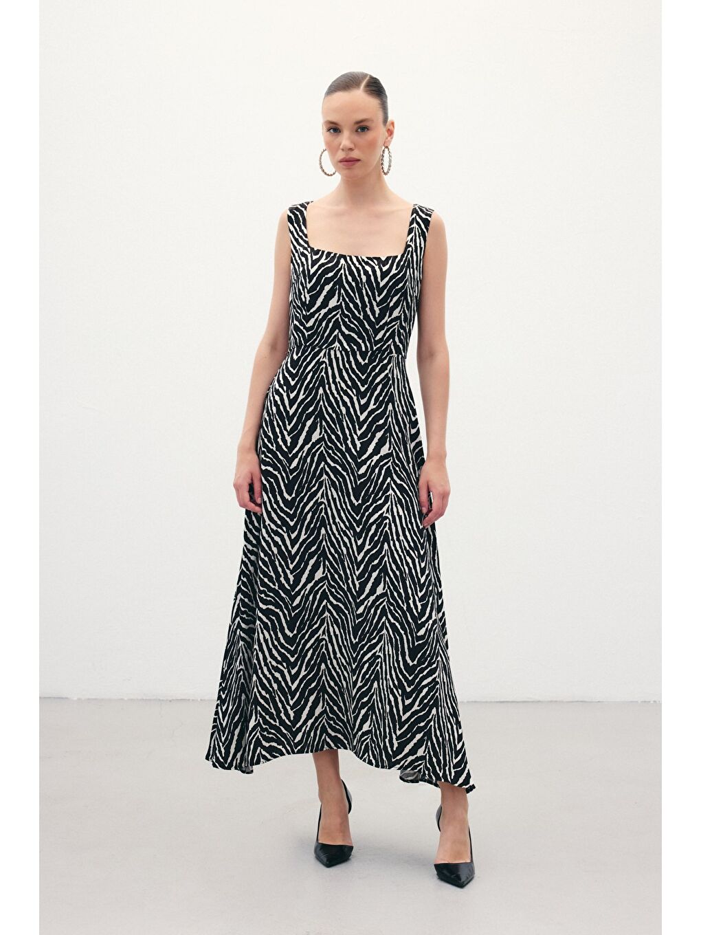 Kare Yaka Zebra Desenli Elbise - Siyah-3