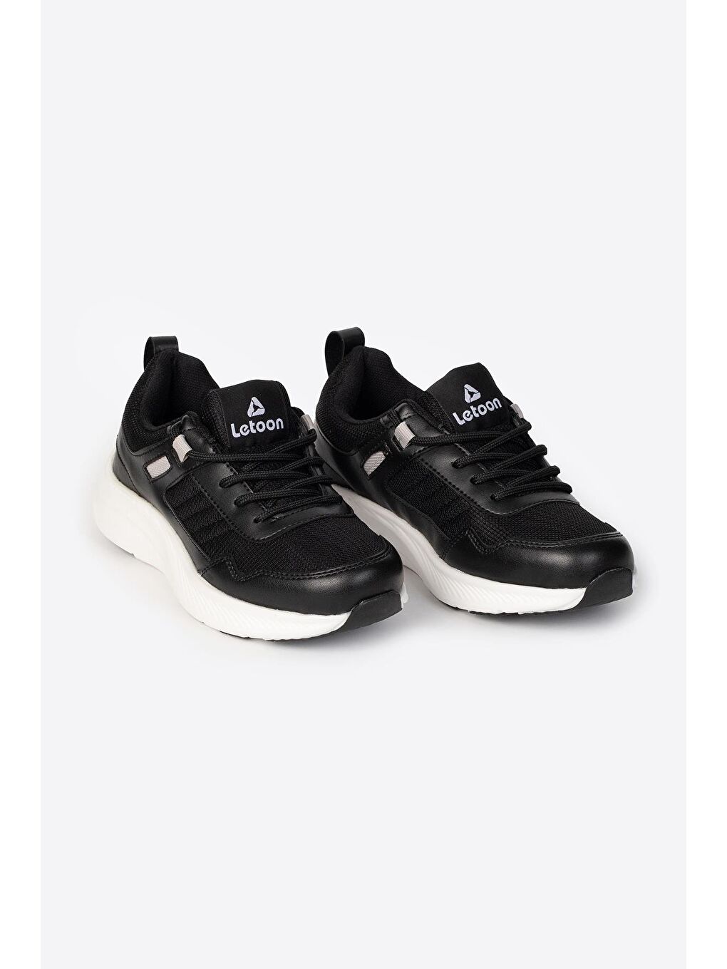 Siyah Yuvarlak Burunlu Bağcıklı Kadın Spor Ayakkabı