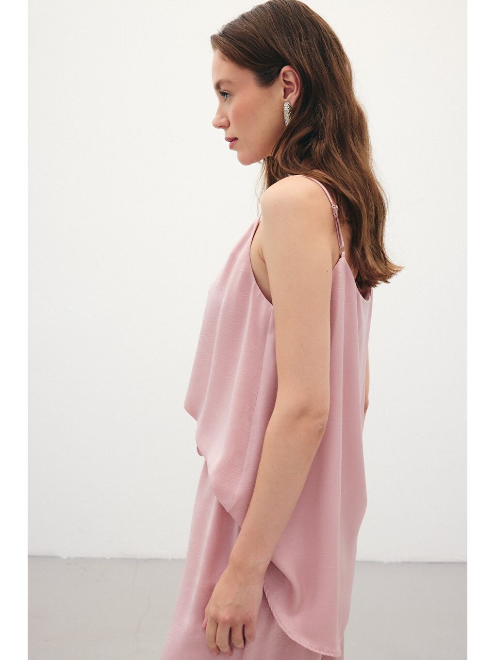 Pembe Askılı Saten Bluz - Pudra-2