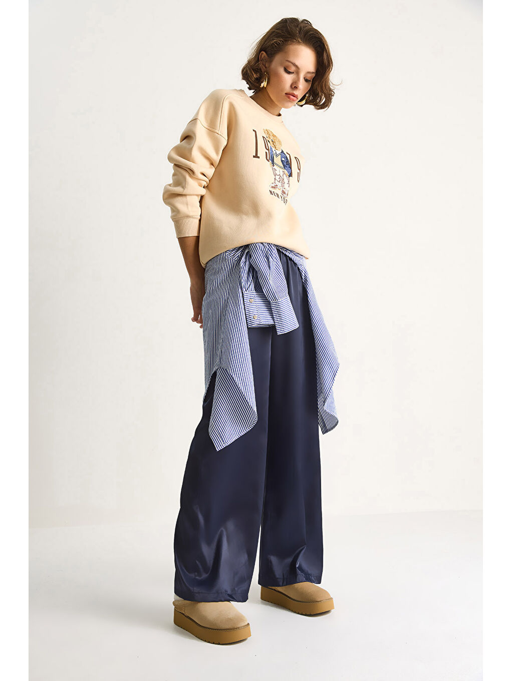 Lacivert Kadın Yüksek Bel Beli Lastikli Saten Bol Paça Pantolon-1