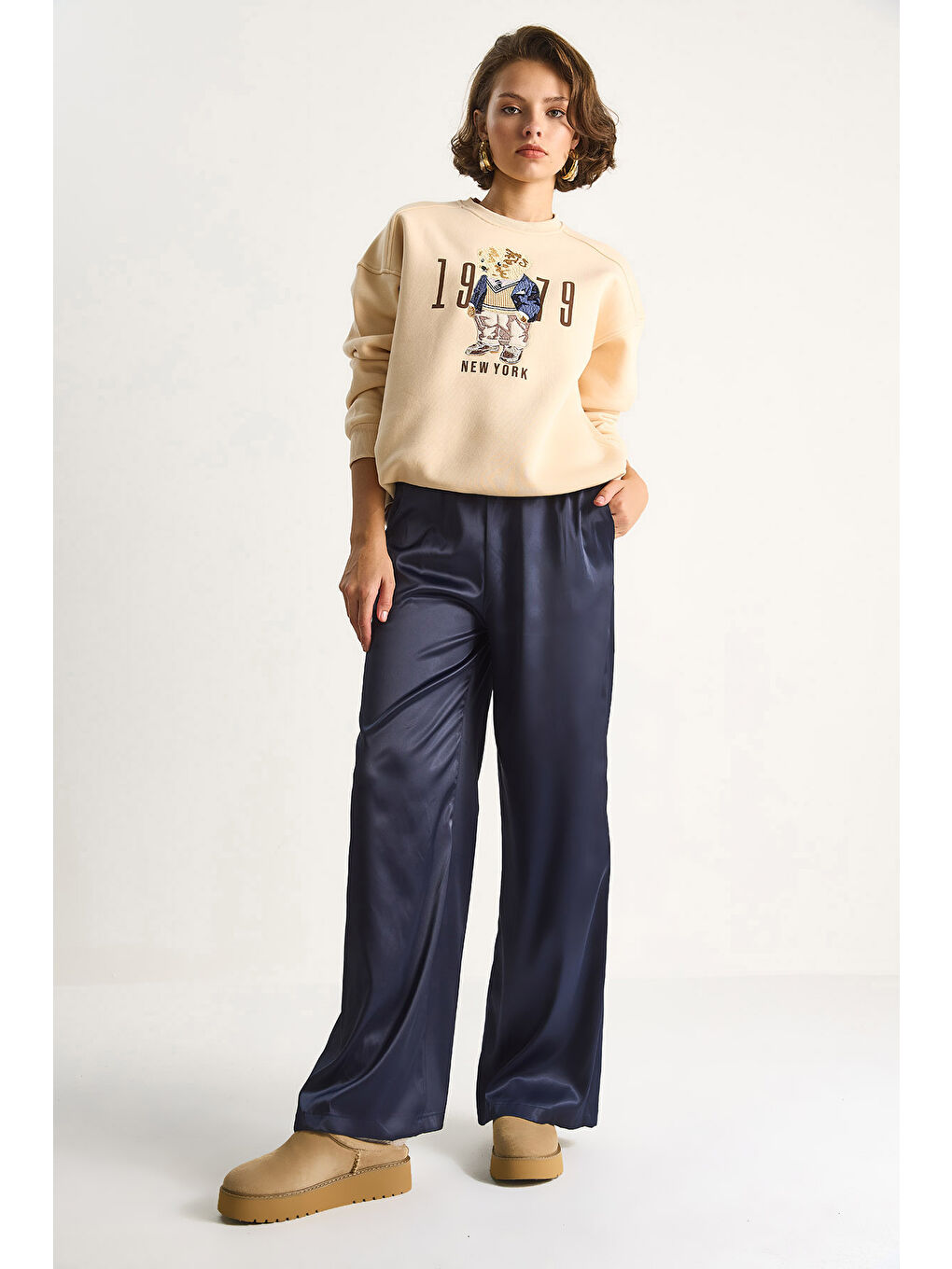 Lacivert Kadın Yüksek Bel Beli Lastikli Saten Bol Paça Pantolon-2