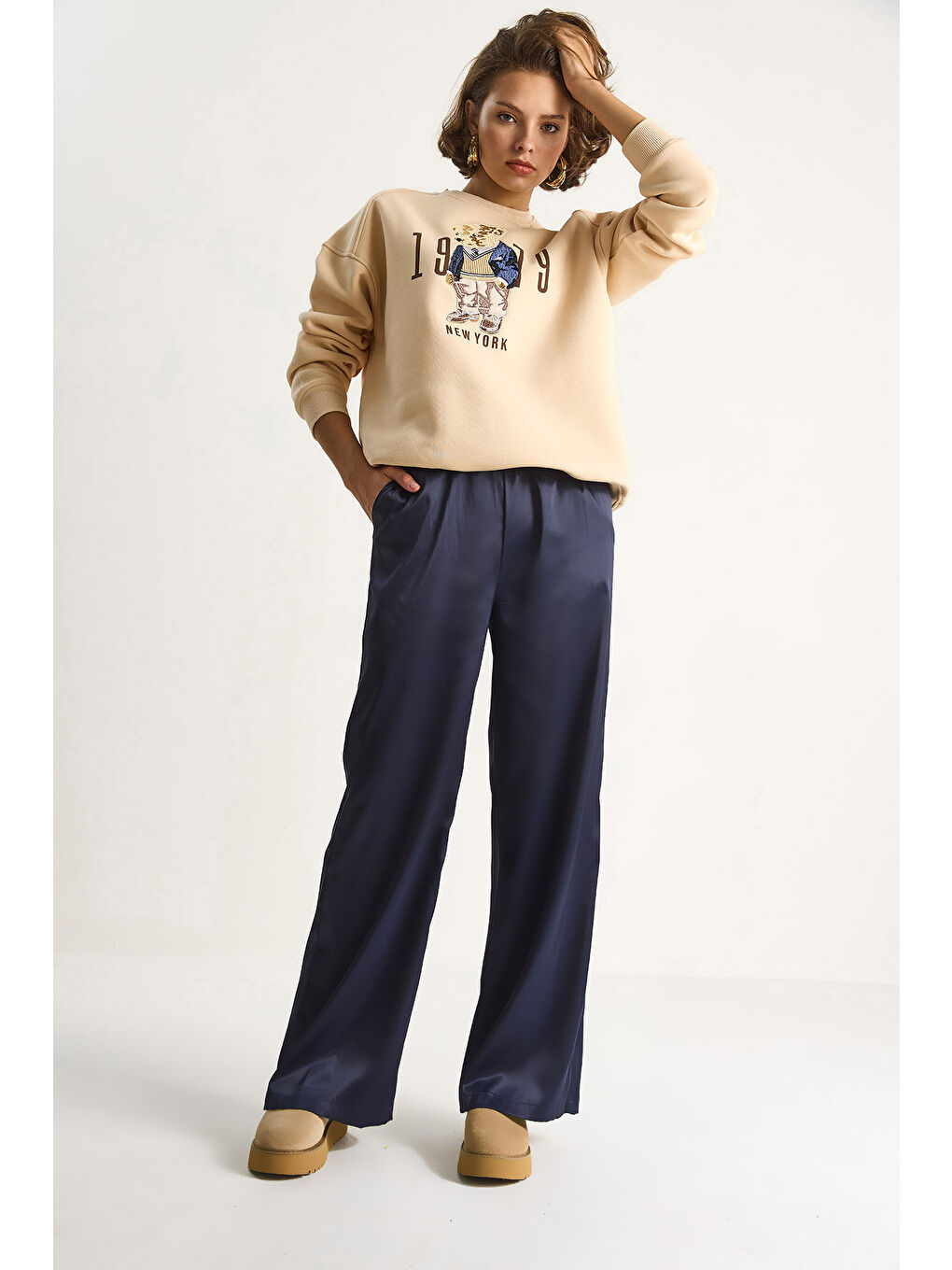 Lacivert Kadın Yüksek Bel Beli Lastikli Saten Bol Paça Pantolon-3