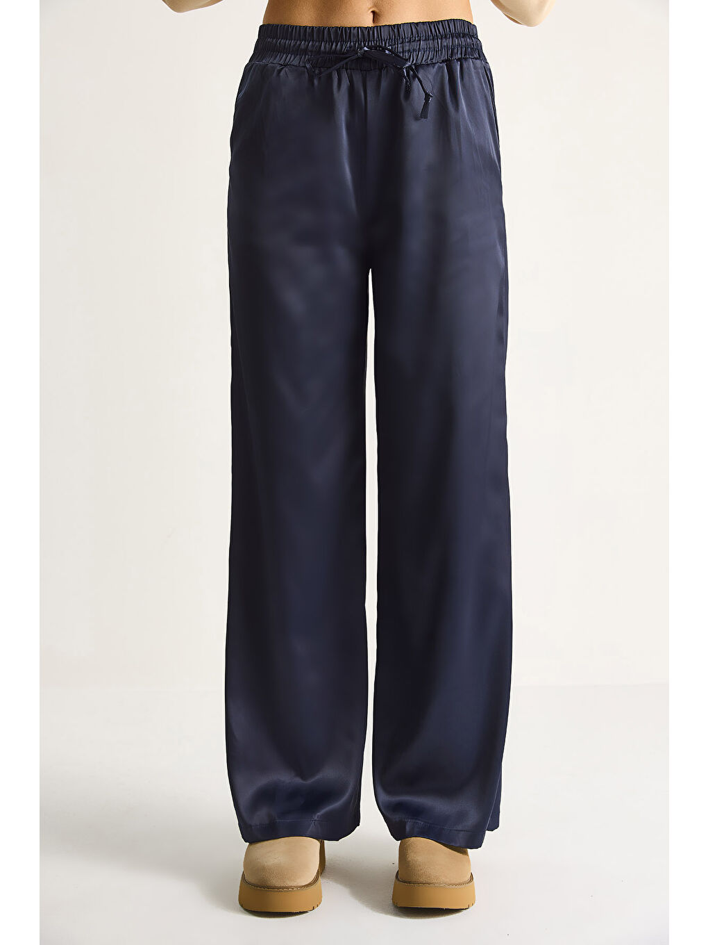 Lacivert Kadın Yüksek Bel Beli Lastikli Saten Bol Paça Pantolon-4