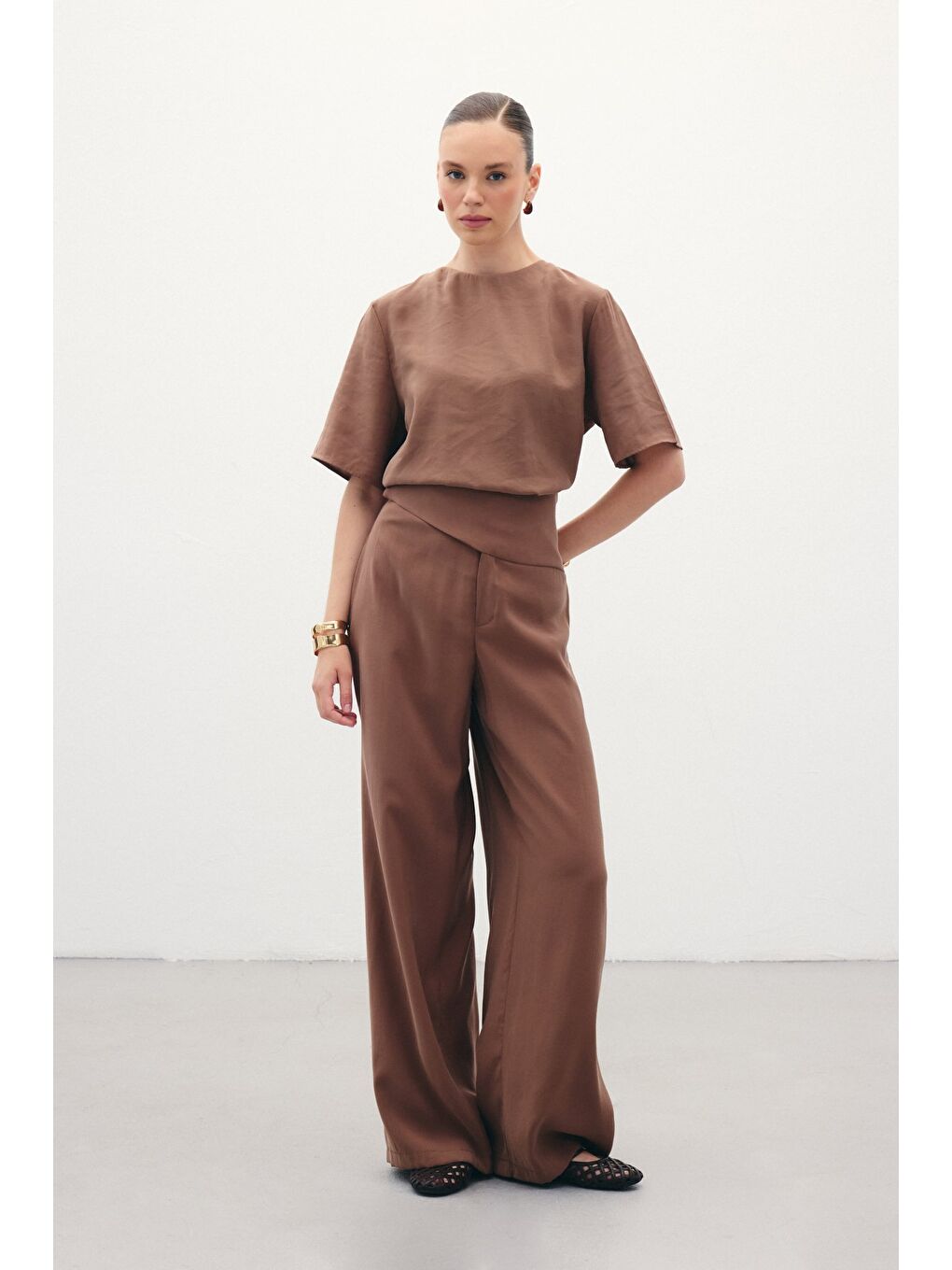 Kahverengi Kemer Detaylı Modal Pantolon - Kahve-1