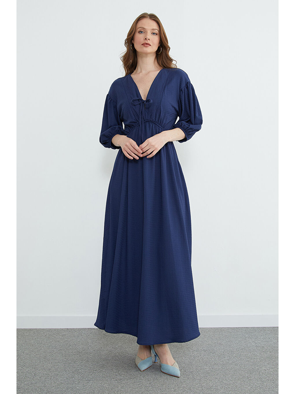 Lacivert Önü Bağlamalı Beli Lastikli Maxi Boy Elbise-1