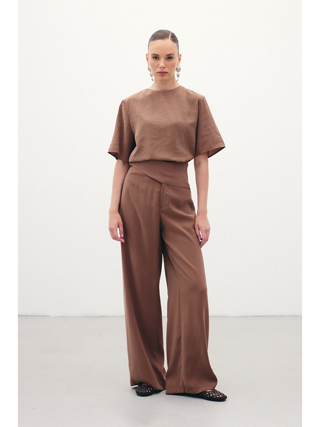 Kahverengi Kemer Detaylı Modal Pantolon - Kahve-4