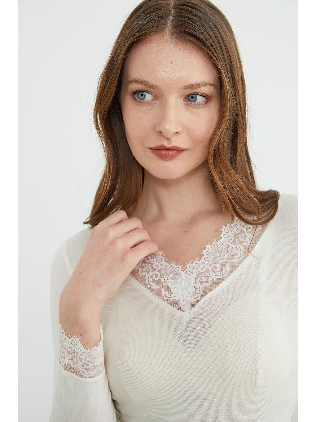 Ekru Kol Ve Yaka Dantelli Transparan Bluz-1
