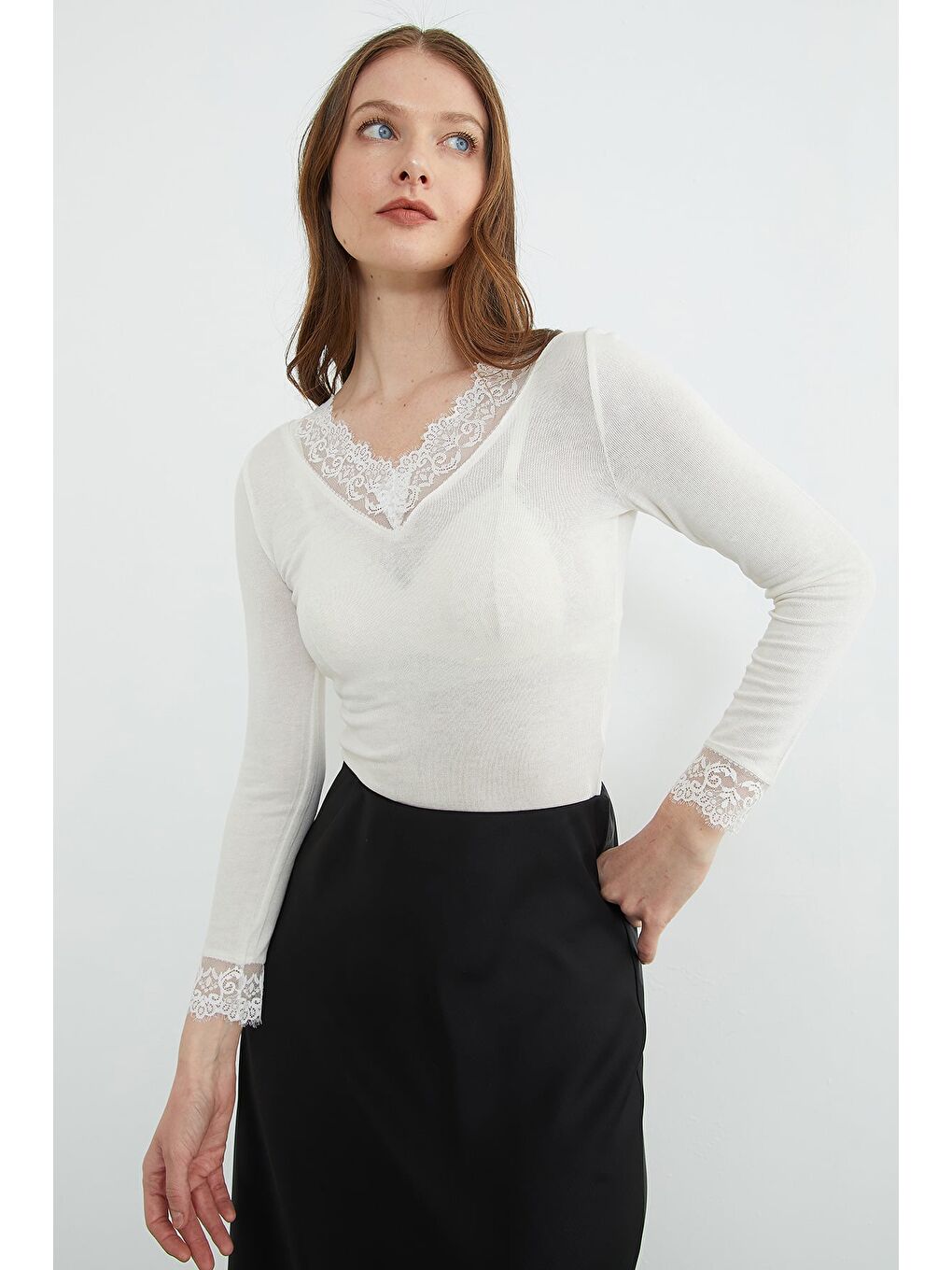 Ekru Kol Ve Yaka Dantelli Transparan Bluz-2