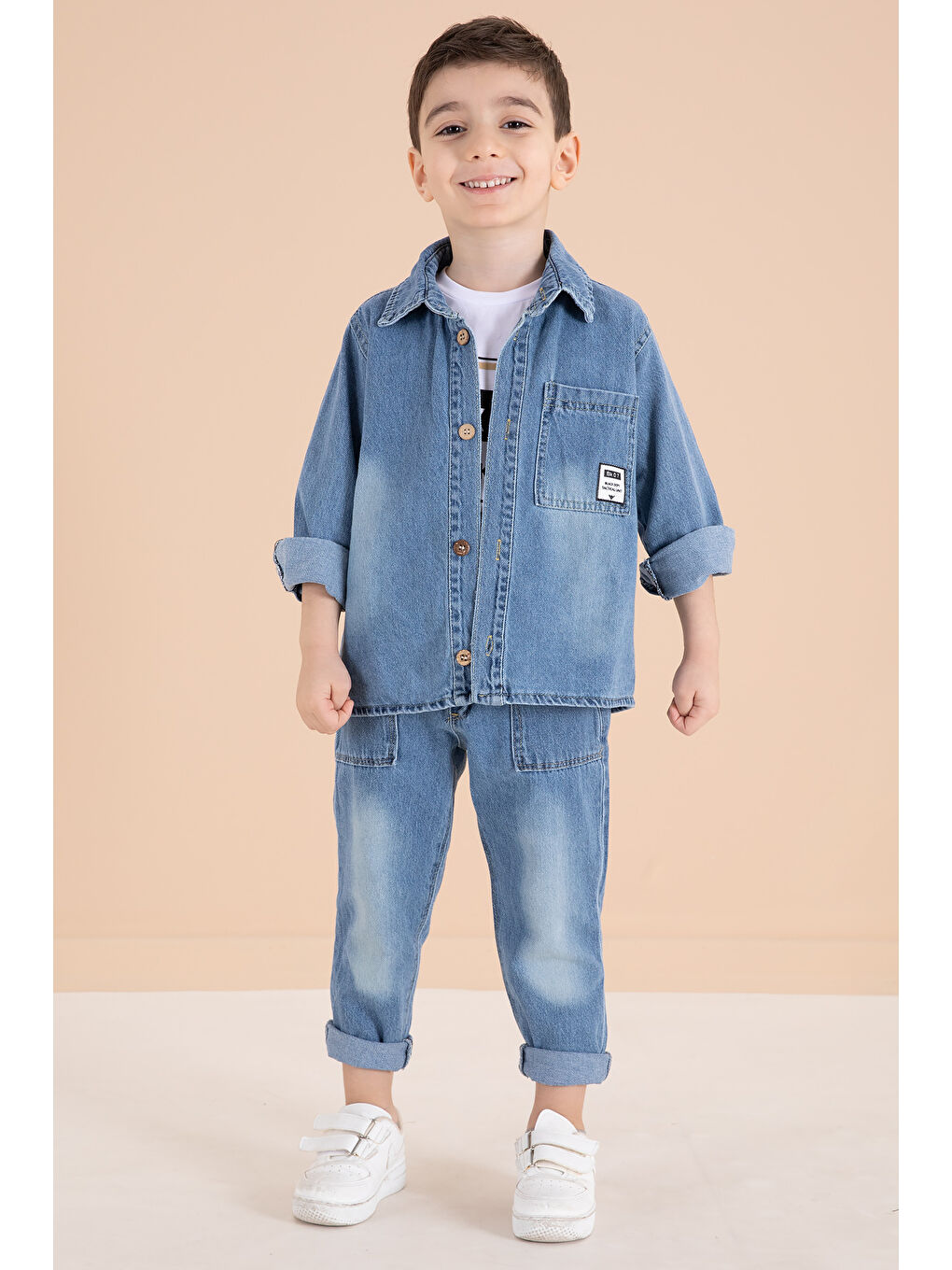 Mavi Düğmeli Jean Ceketli Pantolonlu Erkek Çocuk 3lü Takım 20011-1