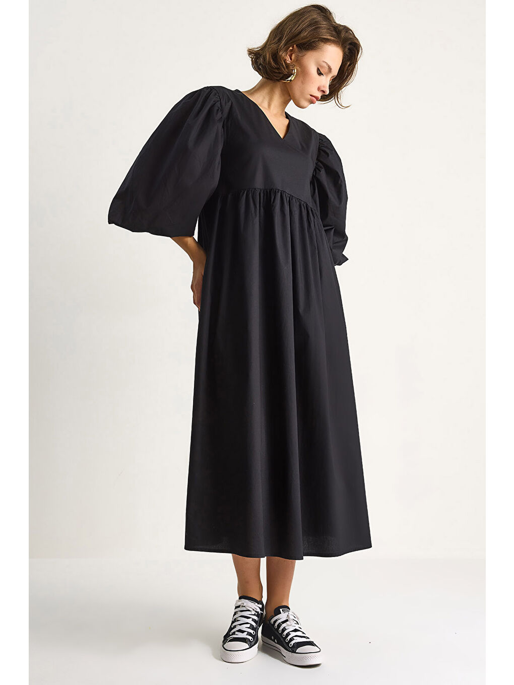 Siyah Kadın V Yaka Balon Kol Uzun Elbise