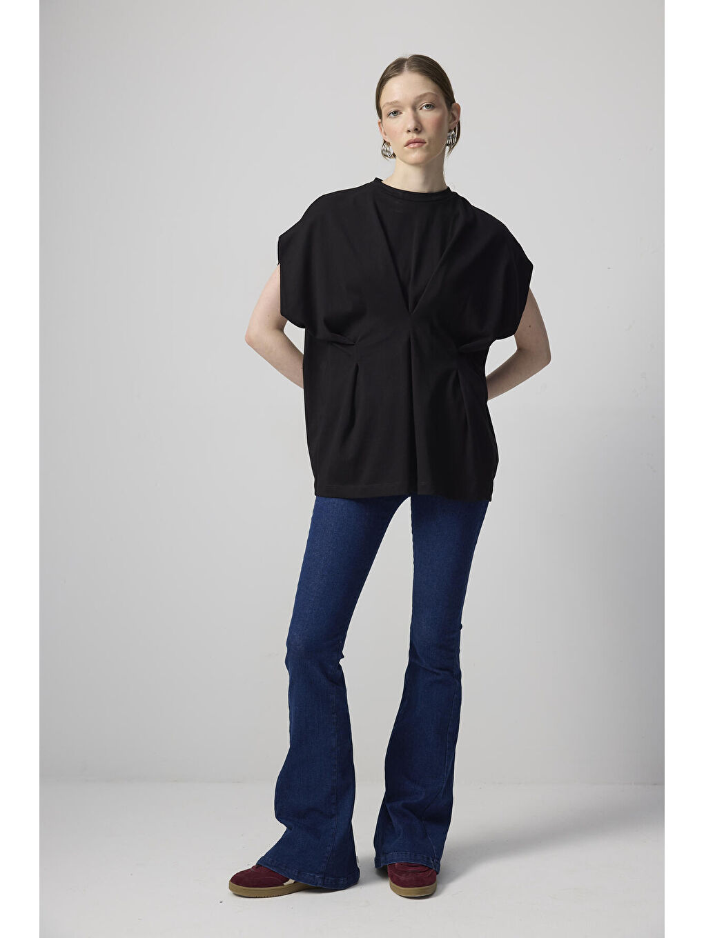 Siyah Pens Detaylı Kısa Kollu T-Shirt