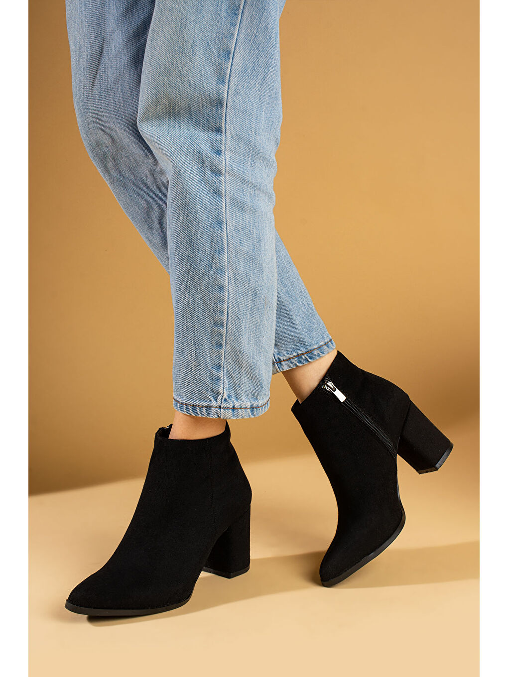 Siyah Sivri Burun Fermuarlı Kalın Topuklu Kadın Bot & Bootie 001-7979-24Süet-1