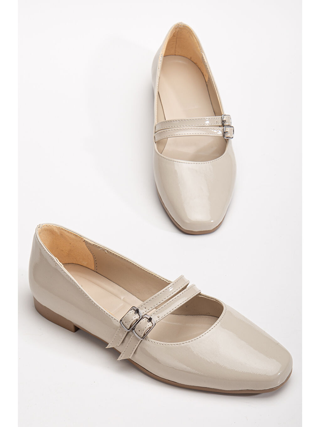 Kadın Bej Oval Burunlu Çift Tokalı Babet-1