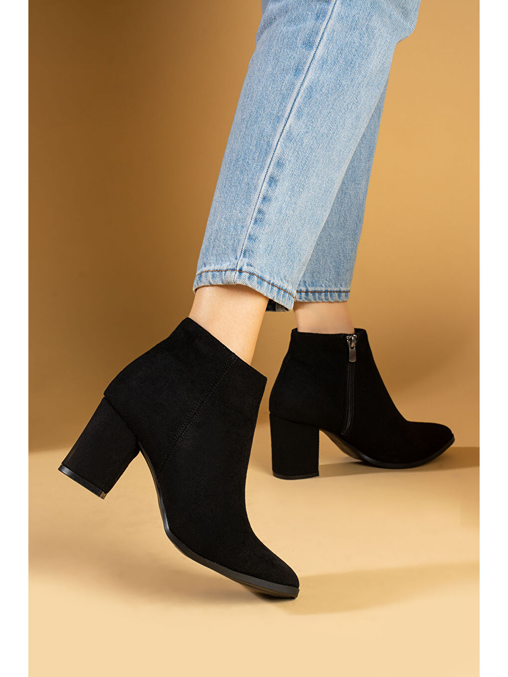 Siyah Sivri Burun Fermuarlı Kalın Topuklu Kadın Bot & Bootie 001-7979-24Süet-2