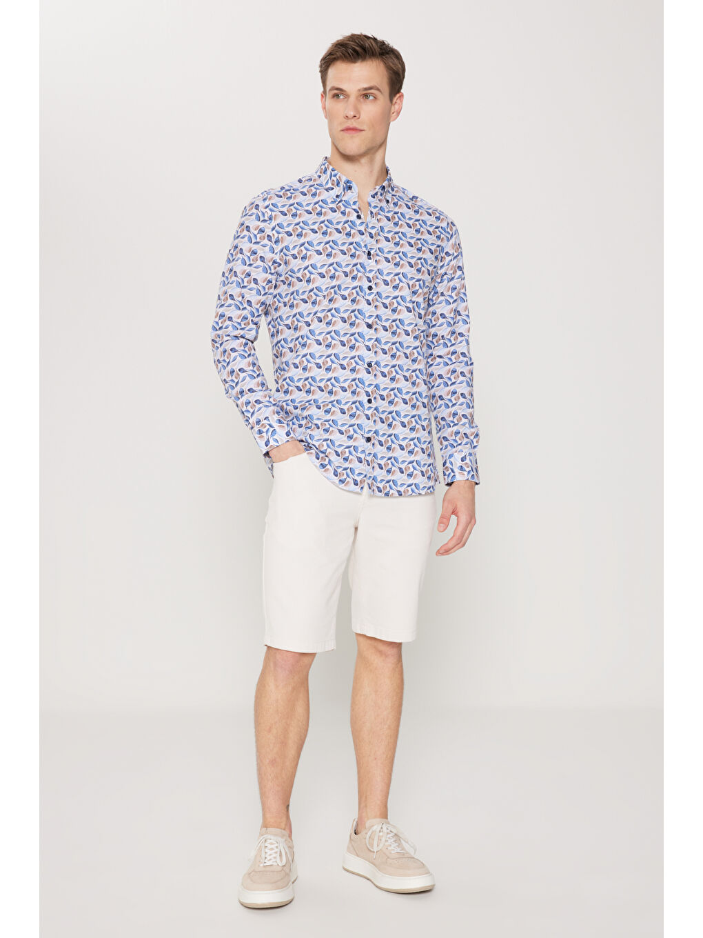 Erkek Bej-Mavi %100 Pamuk Dar Kesim Düğmeli Yaka Baskılı Gömlek-1