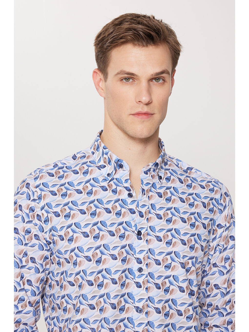 Erkek Bej-Mavi %100 Pamuk Dar Kesim Düğmeli Yaka Baskılı Gömlek-3